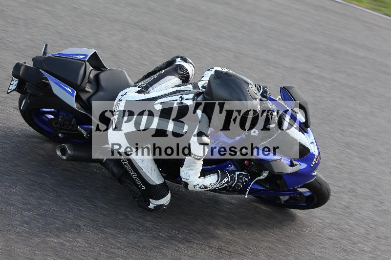 Archiv-2022/64 19.09.2022.09 Plüss Moto Sport Yamaha Fun Day ADR/Sportfahrer/testbike